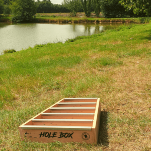 Boite à trous en location posé dans l’herbe